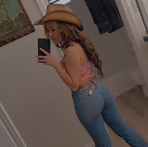 Meet your Posher, Nikki